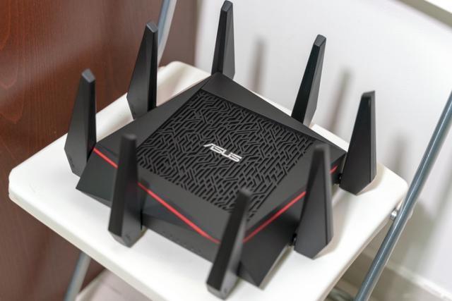 八天线巨兽散热强 华硕RT-AC5300“八爪鱼”旗舰路由图赏评测